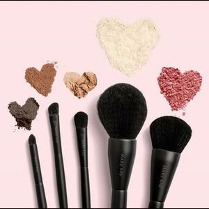 Complete makeup brush set